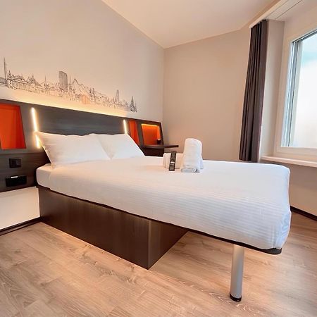 Easyhotel Zuerich Main Station Bagian luar foto