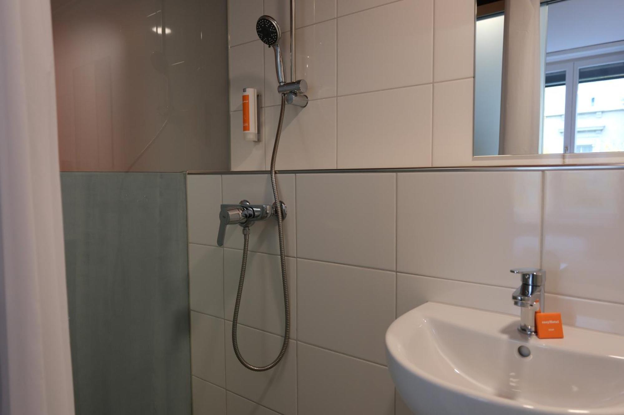 Easyhotel Zuerich Main Station Ruang foto