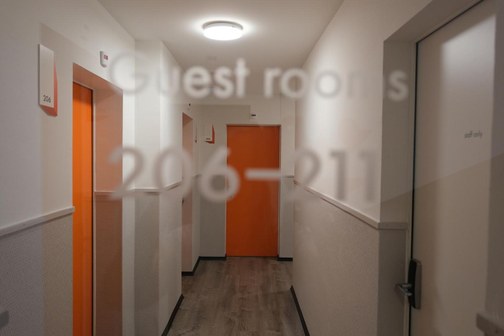 Easyhotel Zuerich Main Station Bagian luar foto