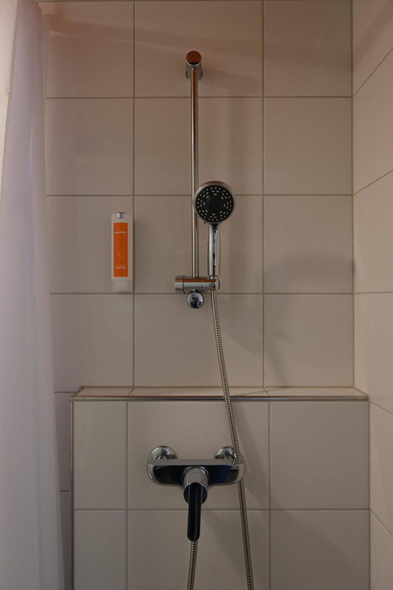 Easyhotel Zuerich Main Station Ruang foto