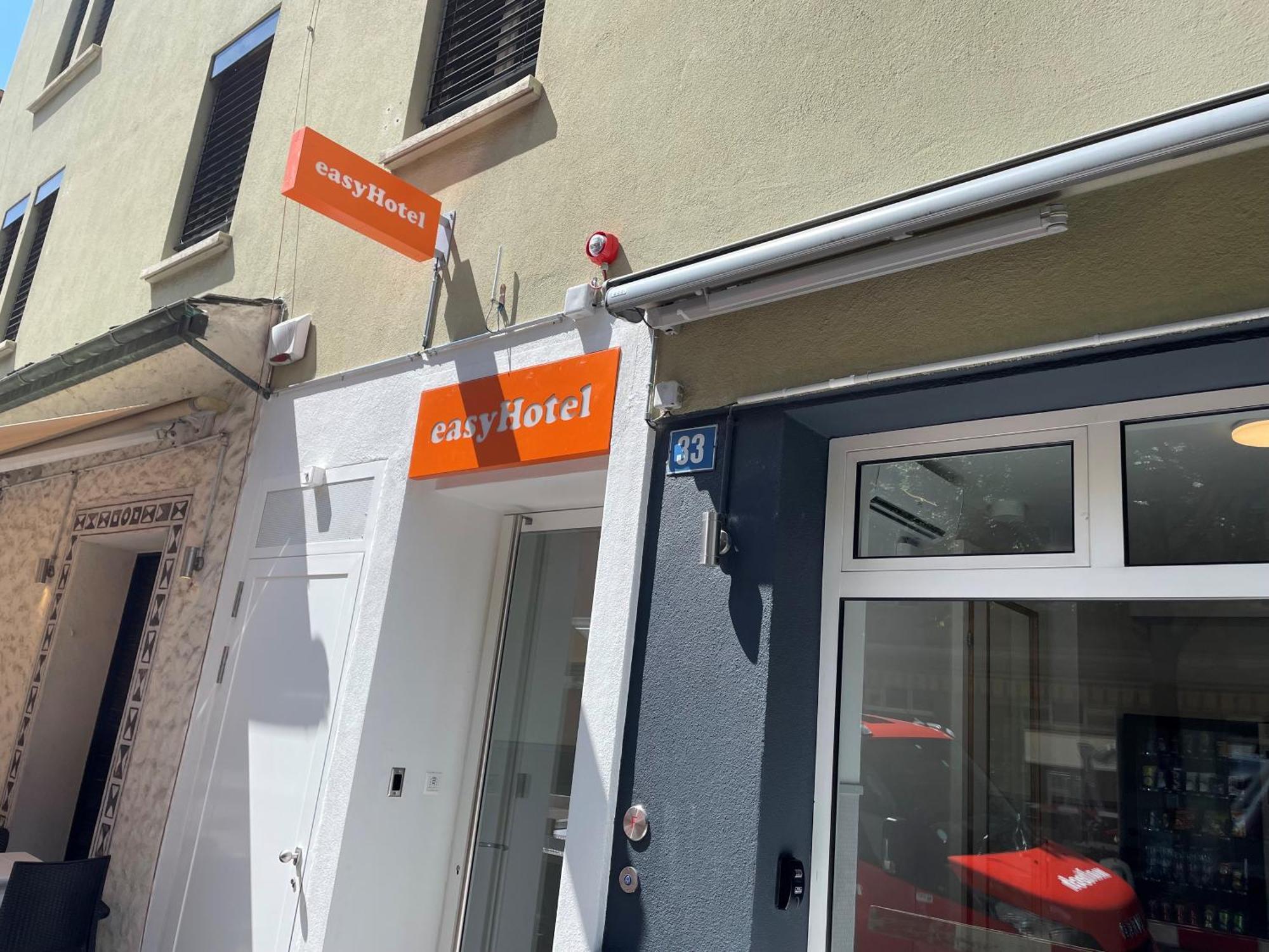 Easyhotel Zuerich Main Station Bagian luar foto