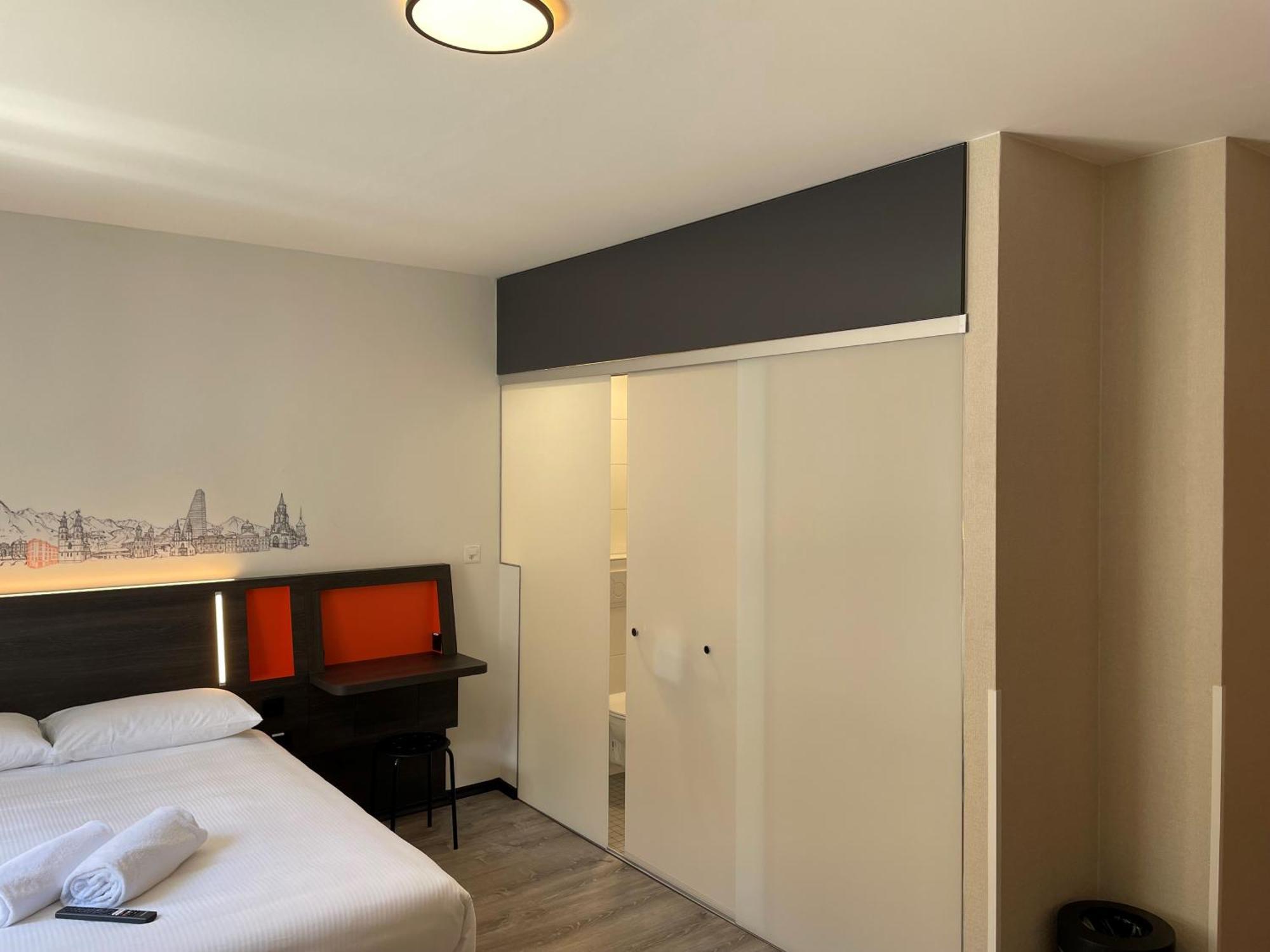 Easyhotel Zuerich Main Station Bagian luar foto