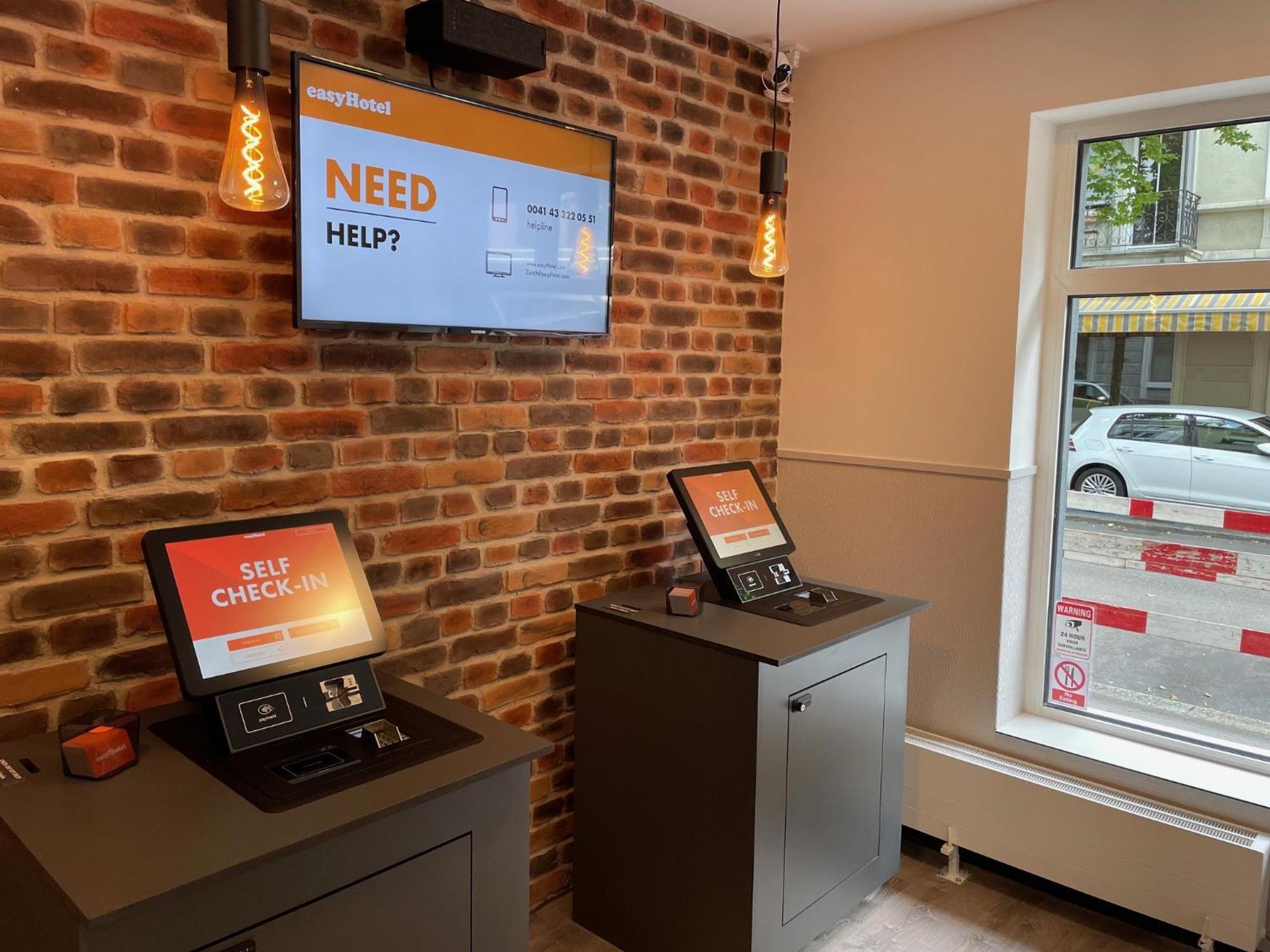 Easyhotel Zuerich Main Station Bagian luar foto