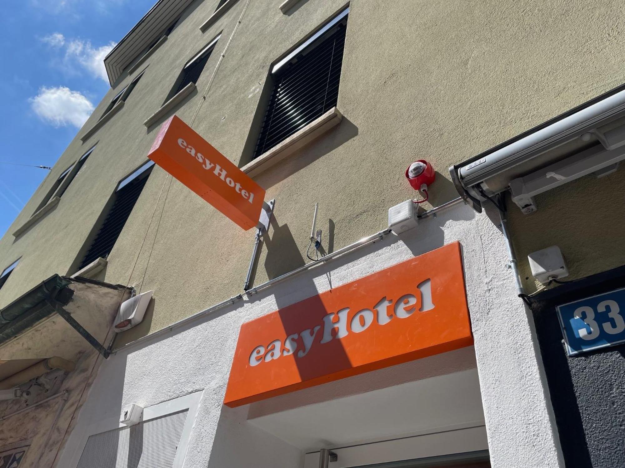 Easyhotel Zuerich Main Station Bagian luar foto