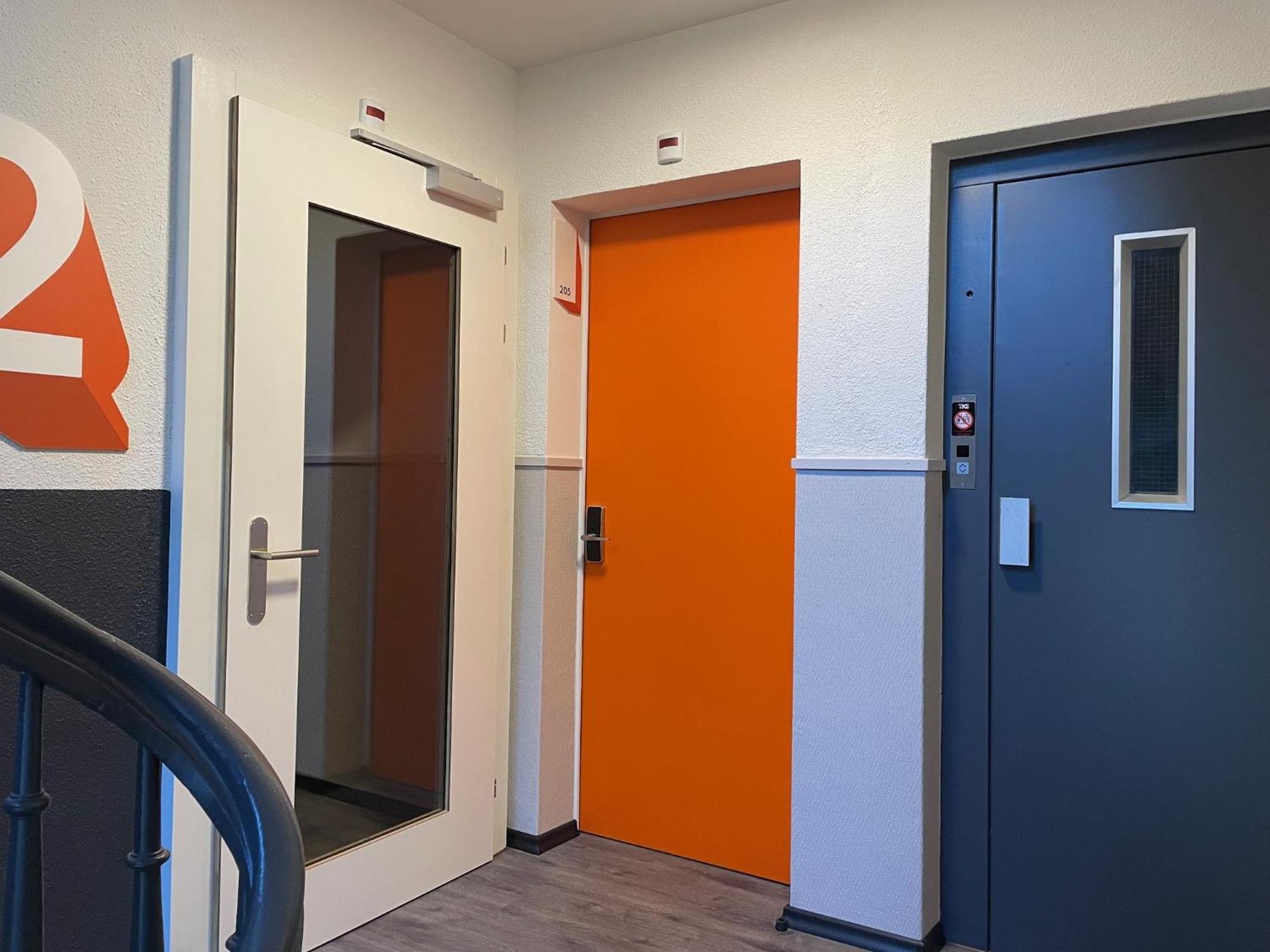 Easyhotel Zuerich Main Station Bagian luar foto