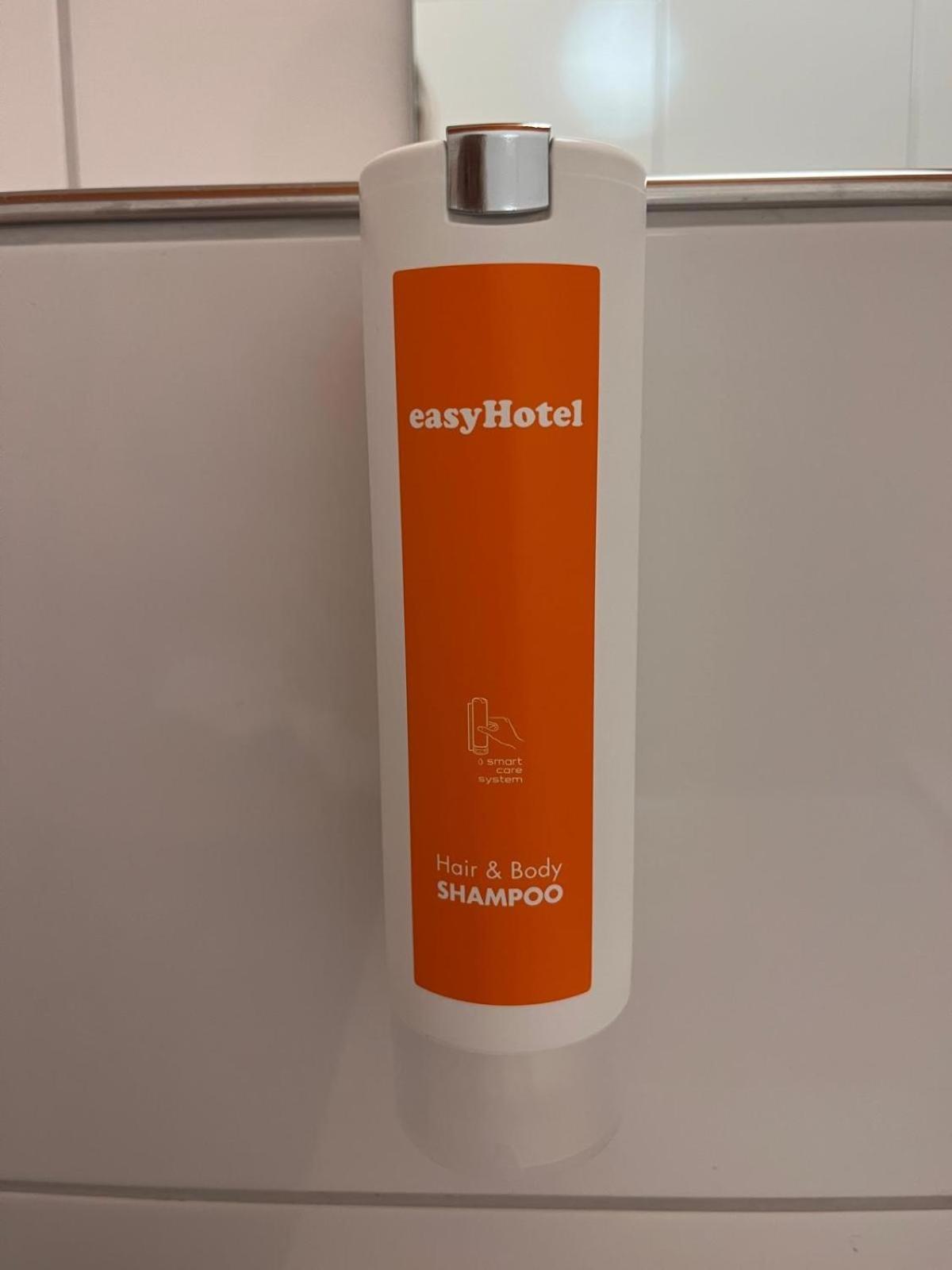 Easyhotel Zuerich Main Station Bagian luar foto