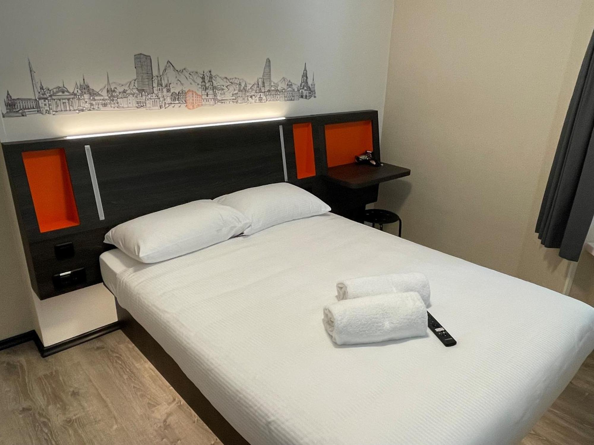 Easyhotel Zuerich Main Station Bagian luar foto
